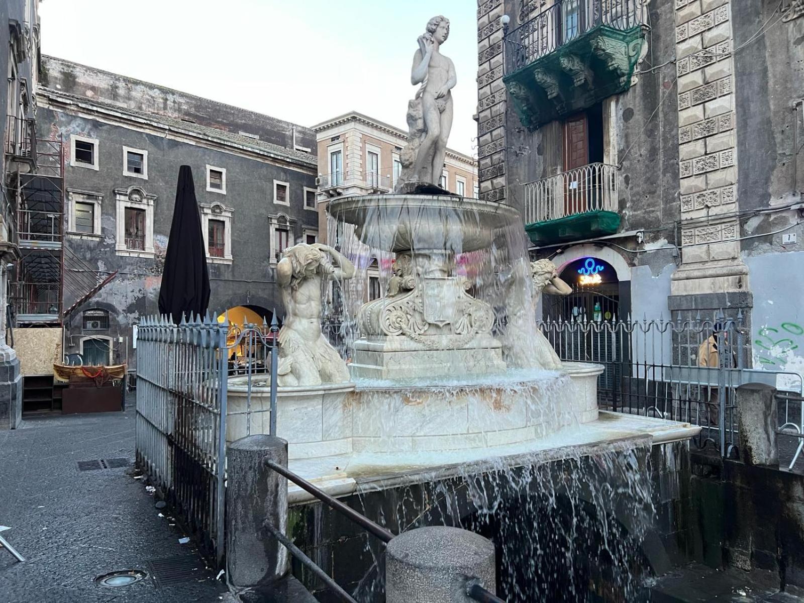 Due Passi Dal Centro Apartment Catania Ngoại thất bức ảnh
